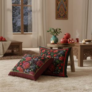 کوسن زرشکی و گلدان سبز برای دکور یلدا